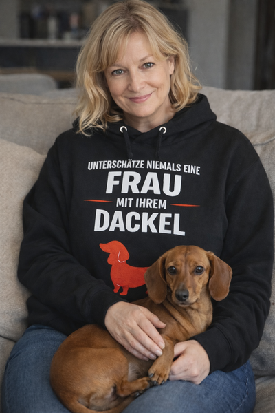 Unterschätze niemals eine Frau mit ihrem Dackel Premium Unisex Hoodie