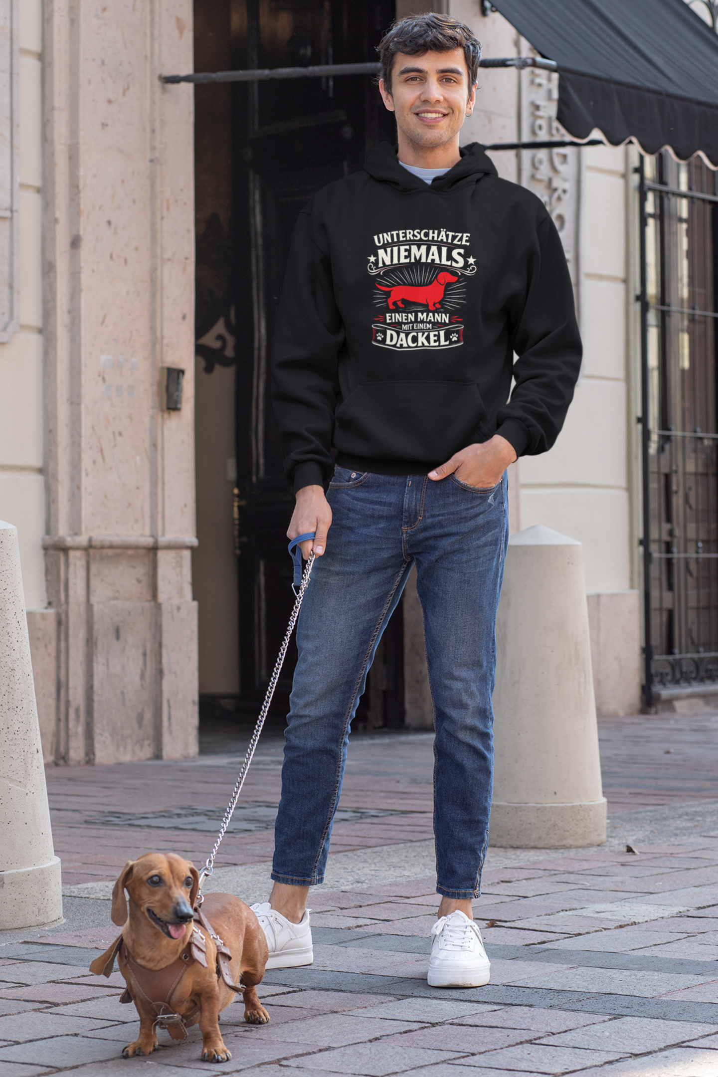Unterschätze niemals einen Mann mit einem Dackel Premium Herren Hoodie