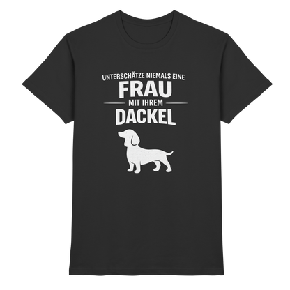 Unterschätze niemals eine Frau mit ihrem Dackel Premium Unisex Shirt Pfotenpoesie