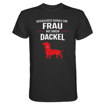 Unterschätze niemals eine Frau mit ihrem Dackel Premium Unisex Shirt Pfotenpoesie