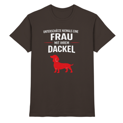 Unterschätze niemals eine Frau mit ihrem Dackel Premium Unisex Shirt Pfotenpoesie