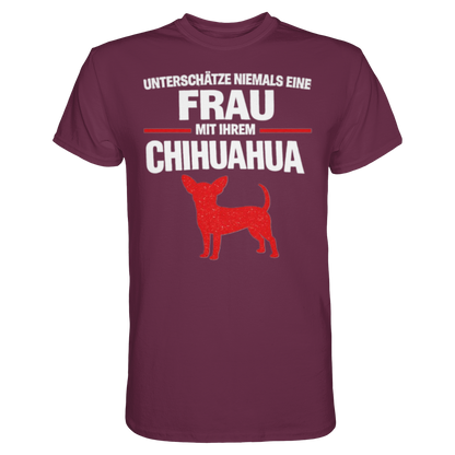 Unterschätze niemals eine Frau mit ihrem Chihuahua Premium Shirt