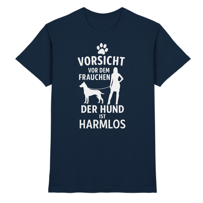 Vorsicht vor dem Frauchen  der Hund ist harmlos Premium Unisex Shirt Pfotenpoesie