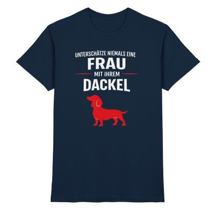 Unterschätze niemals eine Frau mit ihrem Dackel Premium Unisex Shirt Pfotenpoesie