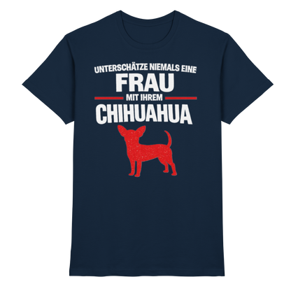 Unterschätze niemals eine Frau mit ihrem Chihuahua Premium Shirt