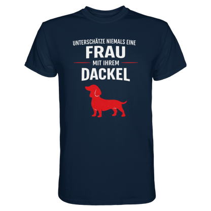 Unterschätze niemals eine Frau mit ihrem Dackel Premium Unisex Shirt Pfotenpoesie