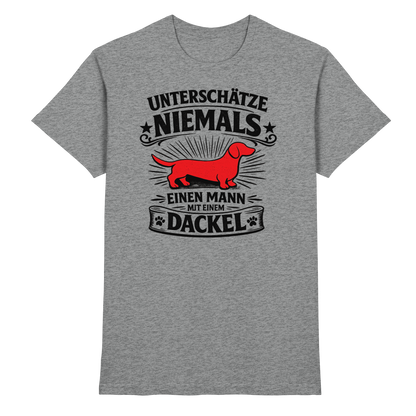 Unterschätze niemals einen Mann mit einem Dackel Premium Herren Shirt