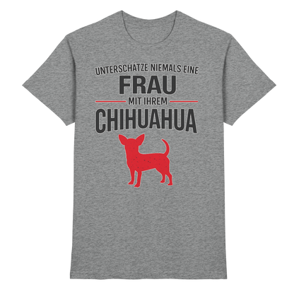 Unterschätze niemals eine Frau mit ihrem Chihuahua Premium Shirt