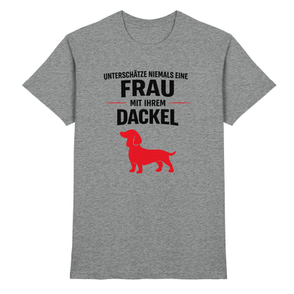 Unterschätze niemals eine Frau mit ihrem Dackel Premium Unisex Shirt Pfotenpoesie