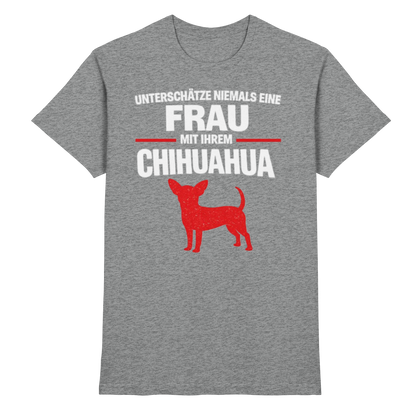 Unterschätze niemals eine Frau mit ihrem Chihuahua Premium Shirt