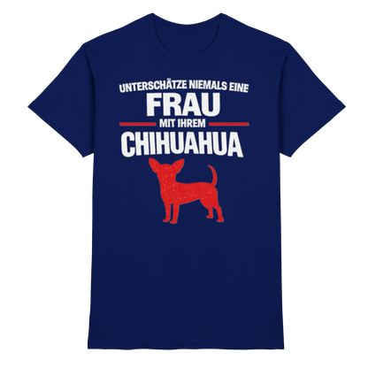 Unterschätze niemals eine Frau mit ihrem Chihuahua Premium Shirt