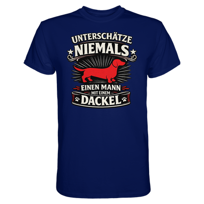 Unterschätze niemals einen Mann mit einem Dackel Premium Herren Shirt