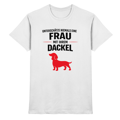 Unterschätze niemals eine Frau mit ihrem Dackel Premium Unisex Shirt Pfotenpoesie