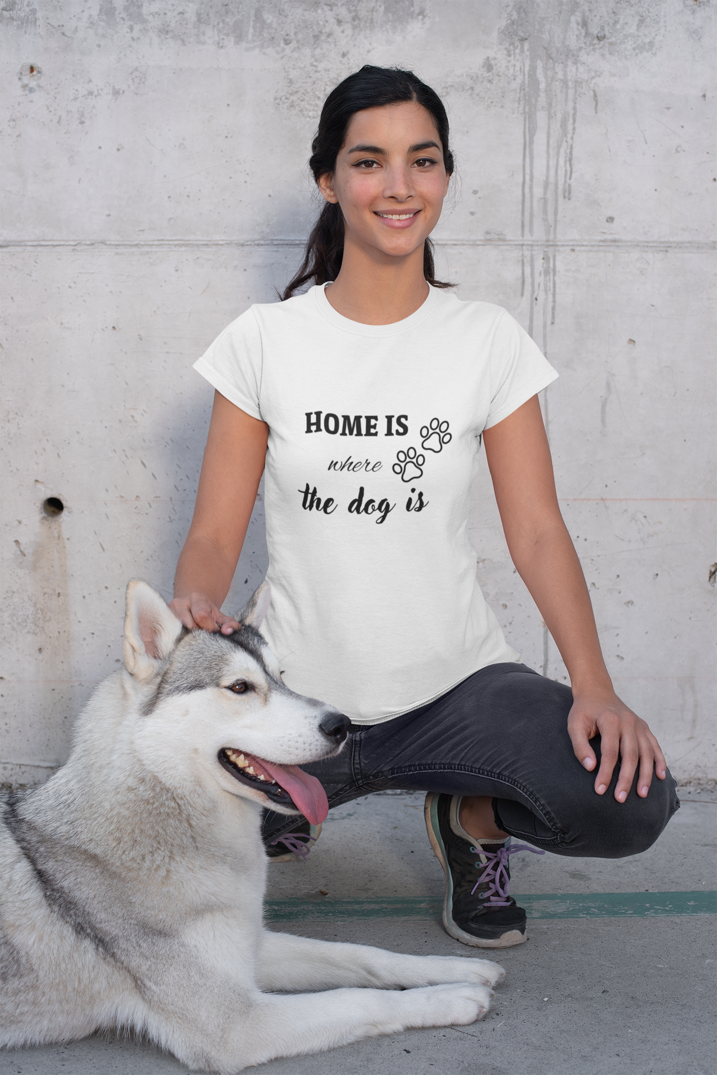 Premium Pfotenpoesie Shirt Home is where the dog is