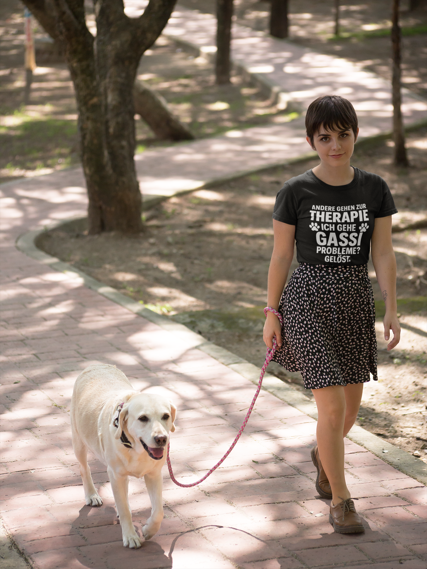 Premium Pfotenpoesie Unisex Shirt Andere gehen zur Therapie, ich gehe Gassi