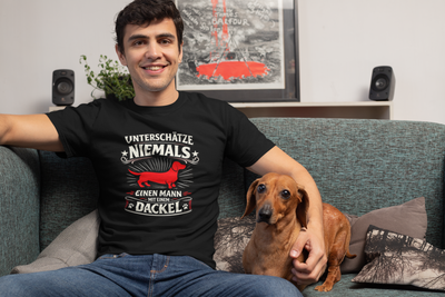 Unterschätze niemals einen Mann mit einem Dackel Premium Herren Shirt